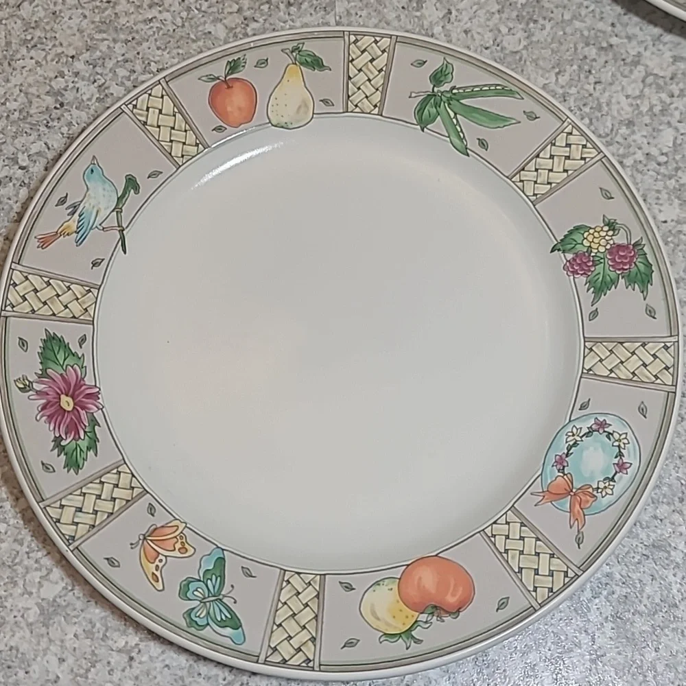 Mikasa Intaglio Set of 4 CAA31 SummerJewels Dinner Plates